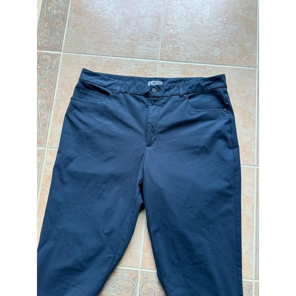 VRST Athletic 5 Pocket straight from Knee to calf pants Men's size 38 x 32